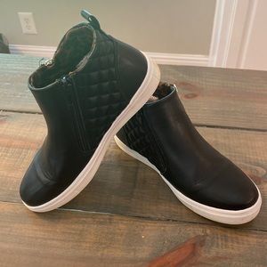Black Steve Madden Ankle Boots GUC